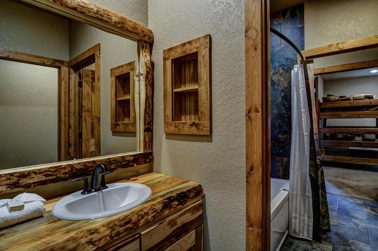 Whispering Pines Lodge: 9 Bedroom Игл-Ривер Экстерьер фото